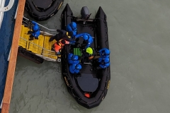 Nunavut - Ocean Endeavour - Unloading Zodiac
