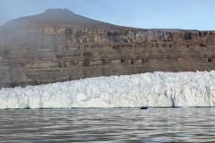 Nunavut, Devon Island - Lancaster Sound, Croker Bay -  Devon Icecap, 60,000 Yrs . old - Limestone Cliff 470-458 m.high